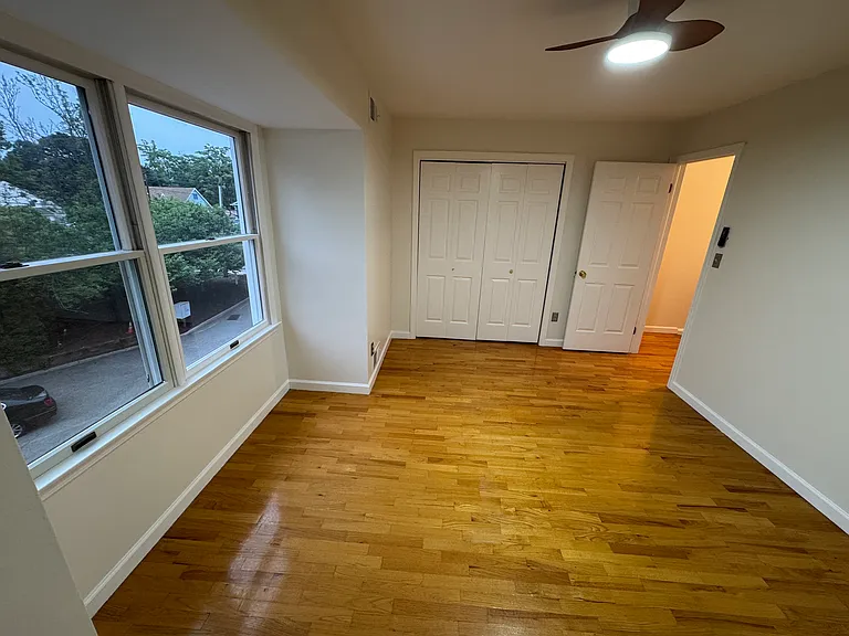 230 Washington Ave — Photo 10