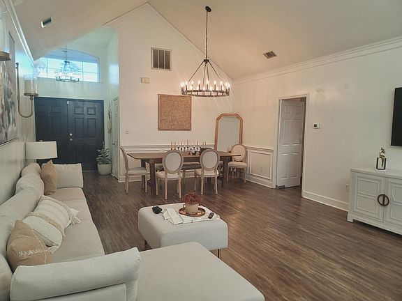 4th image of 1133 Blackhawk Way