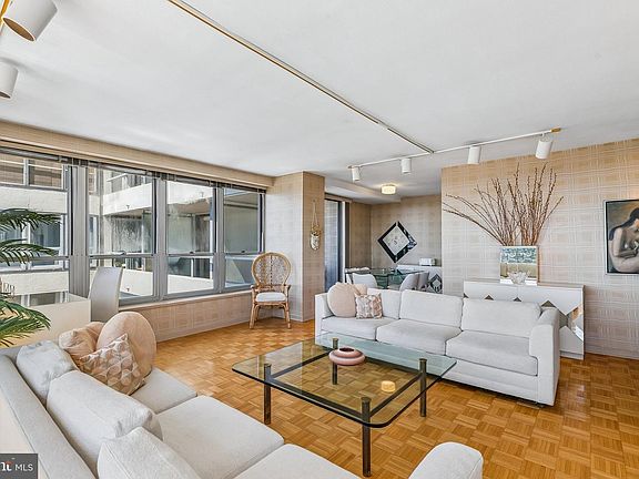 3rd image of 224 W Rittenhouse Sq #30-2510