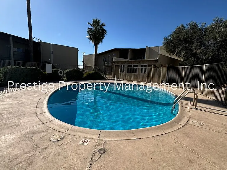 2525 N Alvernon Way #B4 — Photo 20