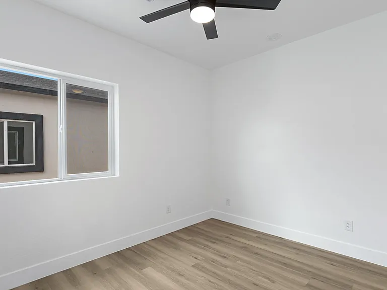 1527 W Hadley St #1 — Photo 5