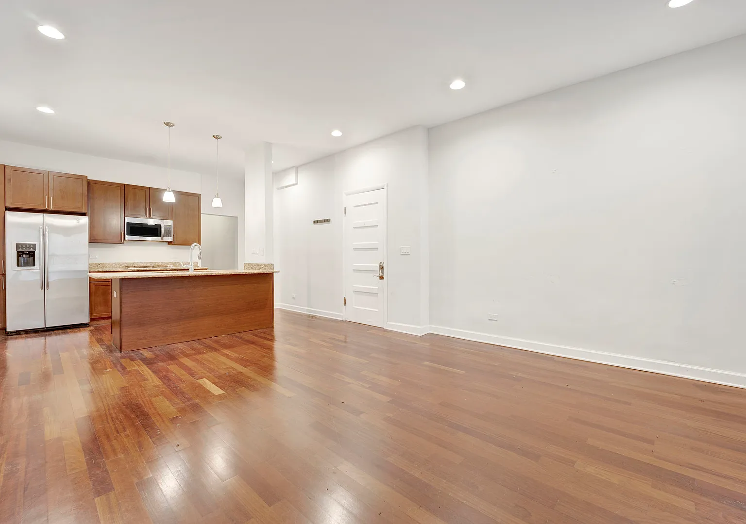 1010 W Dakin St — Photo 2