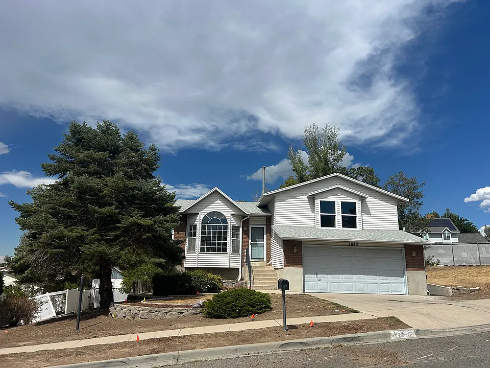 1043 E Eagle Bend Rd