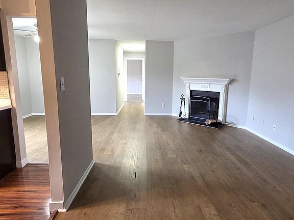 3rd image of 522 Woodmill Dr