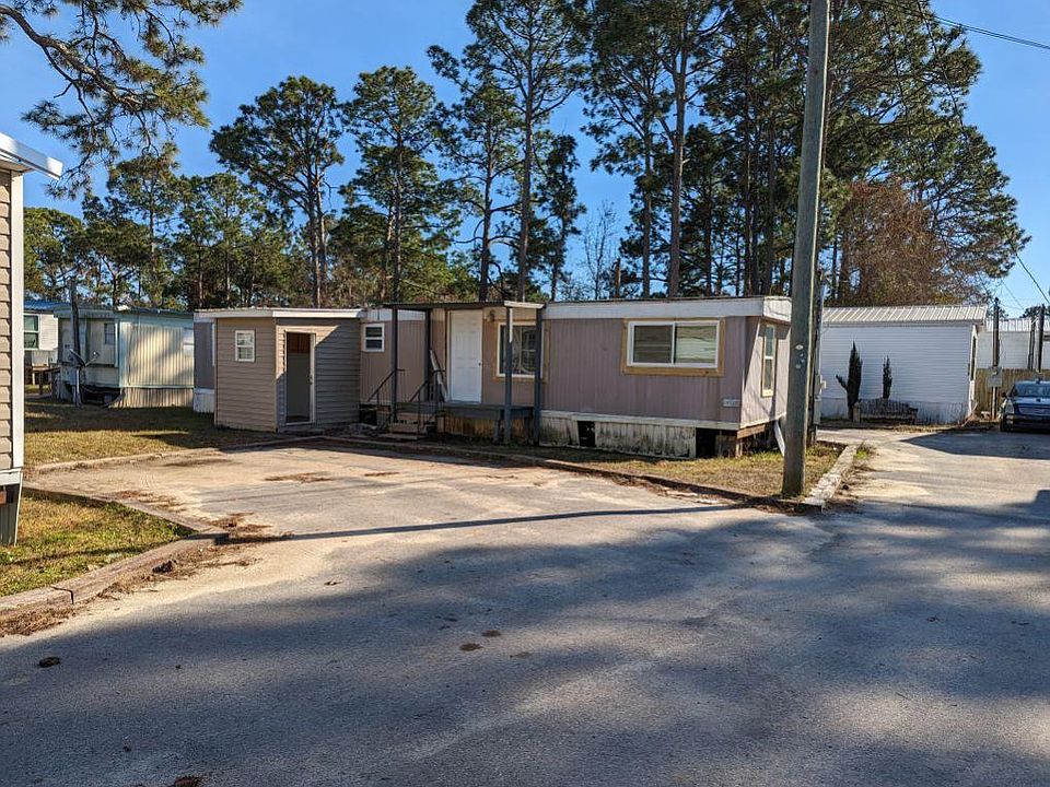 Front view of property with laundry room