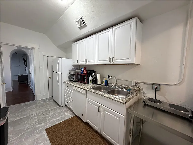 402 Hyde Park Blvd #1 — Photo 29