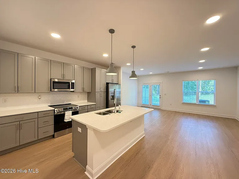 355 James St — Photo 9