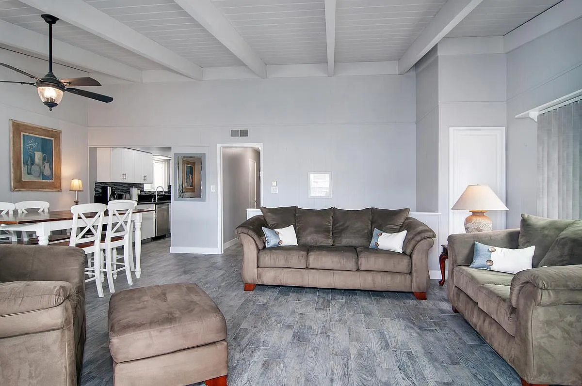 2 bed, 1100 sqft, $4,500 — Photo 4