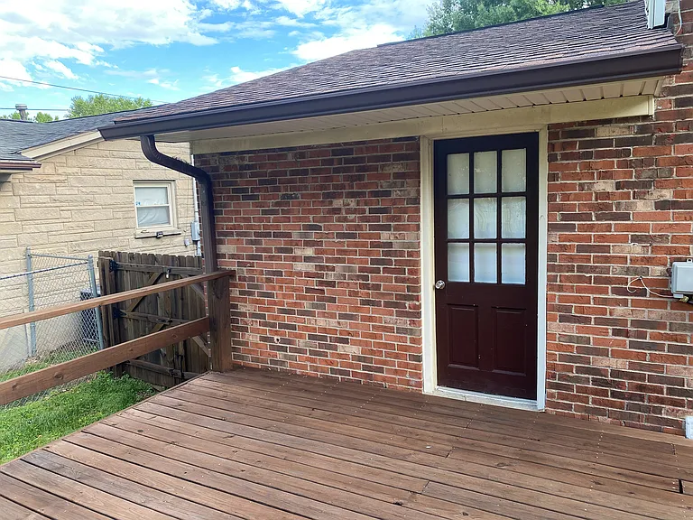 872 Summerville Dr — Photo 22