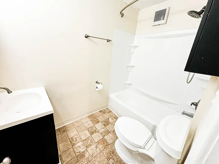 213 Cornell St — Photo 16