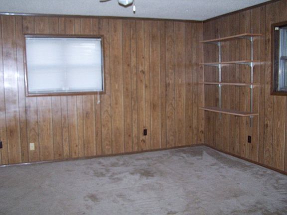 Second living area/den