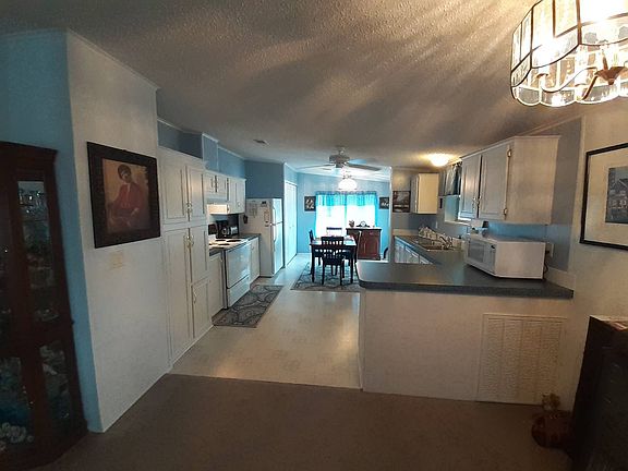 3rd image of 714 Choo Choo Ln