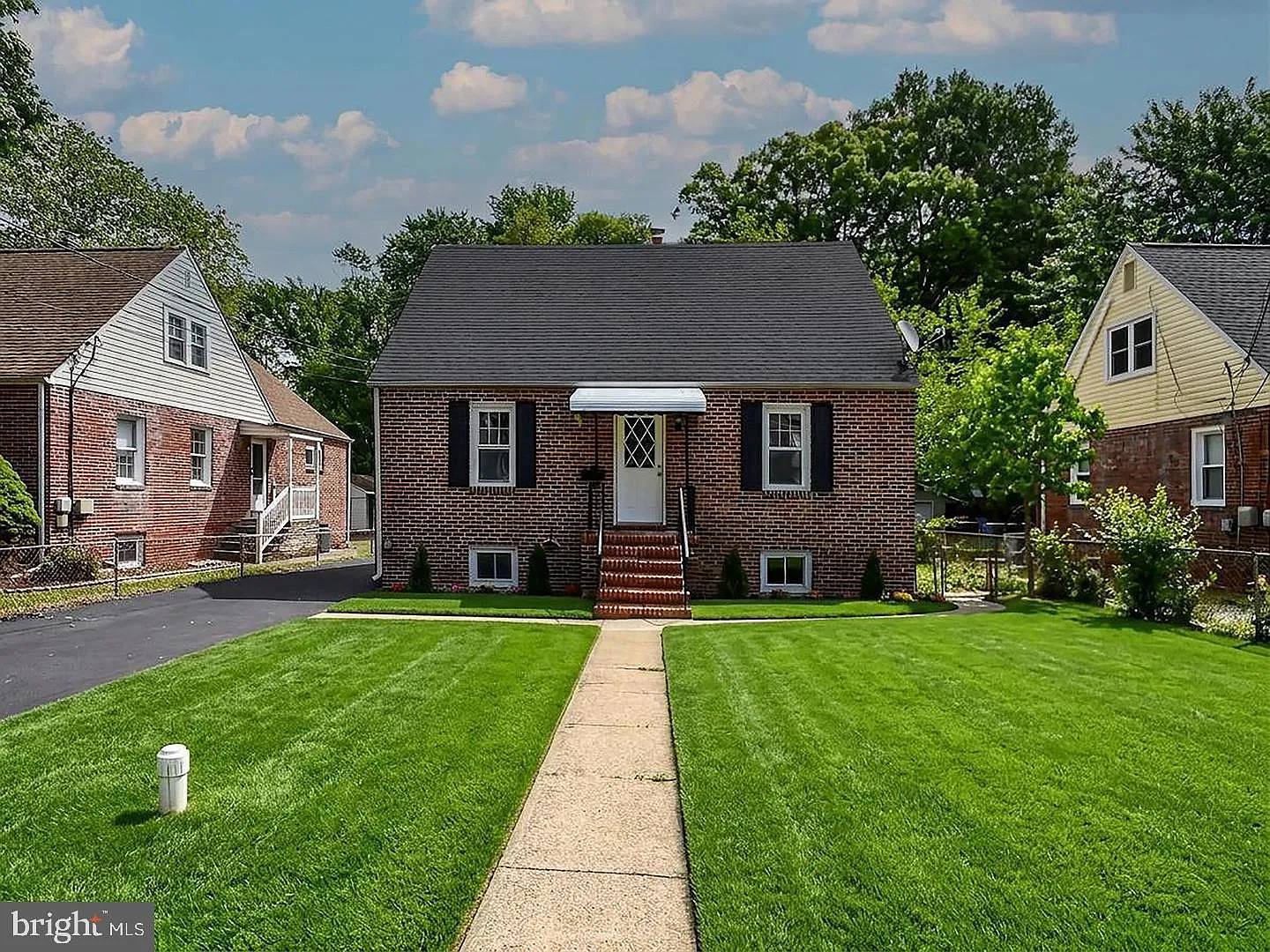 4 bed, 3.0 bath, 2325 sqft, $3,000 — Photo 2