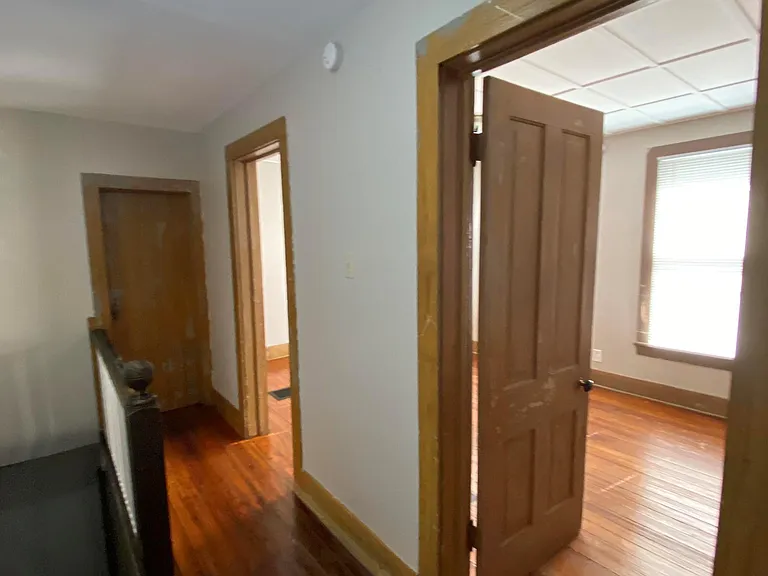 716 Seneca St — Photo 8