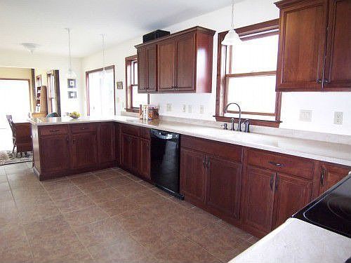 4th image of 211 Pine Hollow Ln