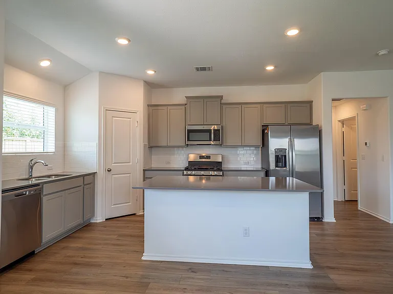702 Silver Springs Bnd — Photo 24