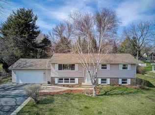 211 Simon Trl, Waunakee, WI 53597