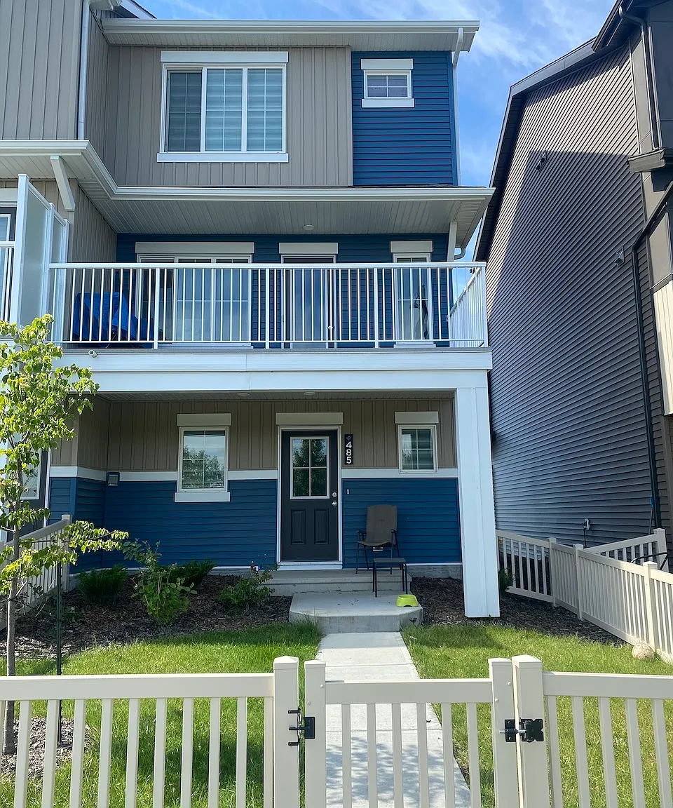 3 Bed 2.5 Bath Dbl Garage Townhouse Desrochers SW — Photo 1