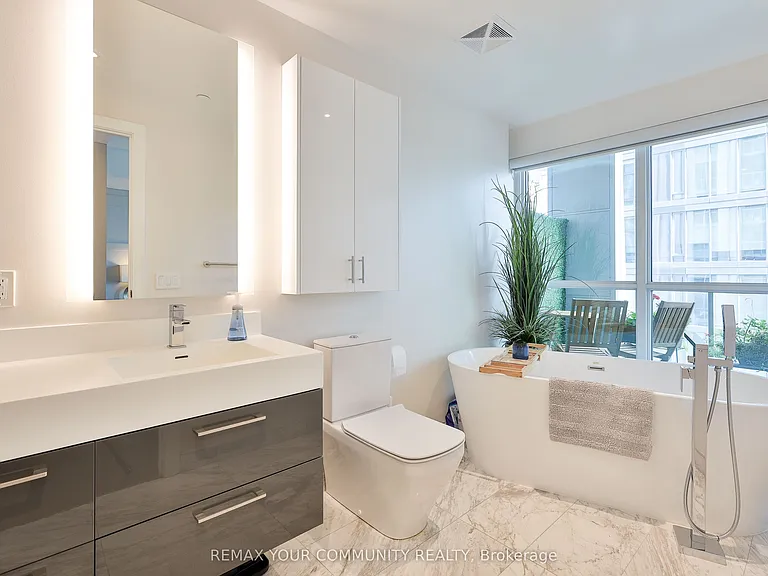 1 Yorkville Ave #4301 — Photo 27