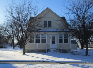 320 N Main St, Kanawha, IA 50447