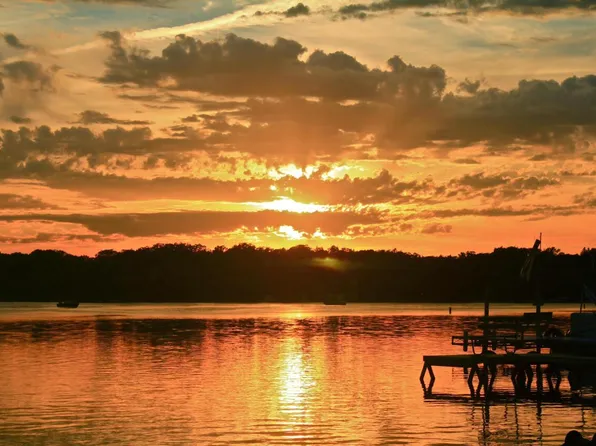 8010 Park STREET, Burlington, WI 53105