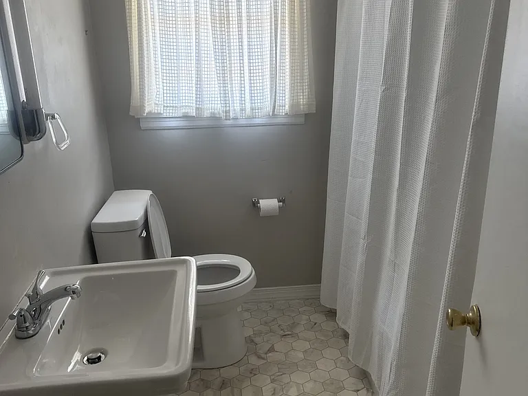 139 Winthrop Dr — Photo 9