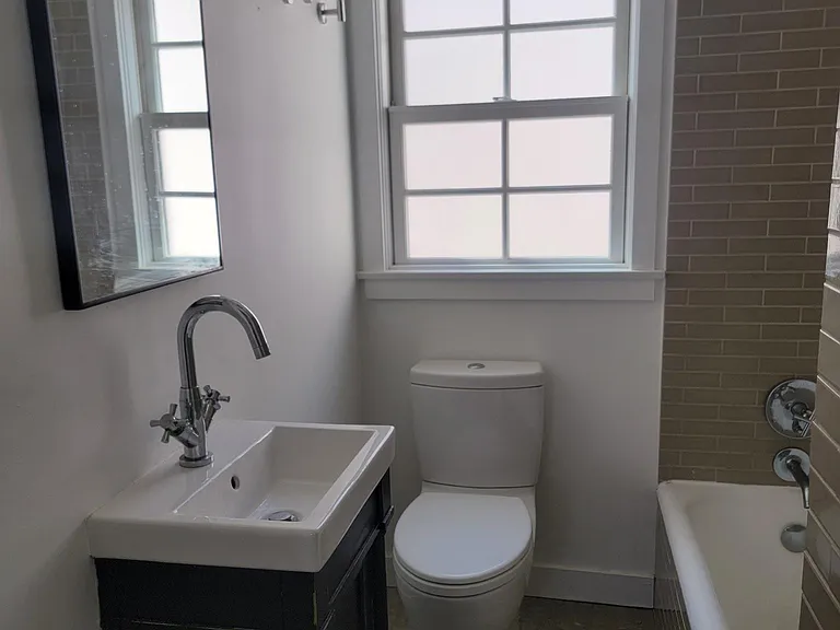 923 16th St #923 — Photo 9
