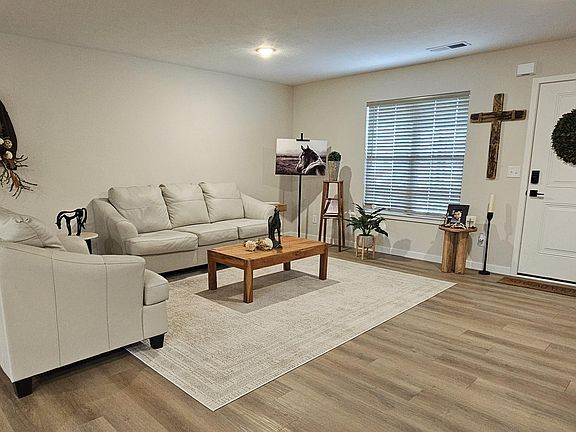 5th image of 4727 White Spruce Ln
