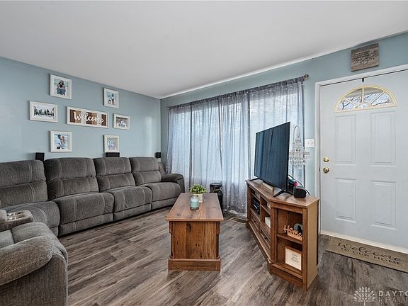 4th image of 423 Ackerman Pl