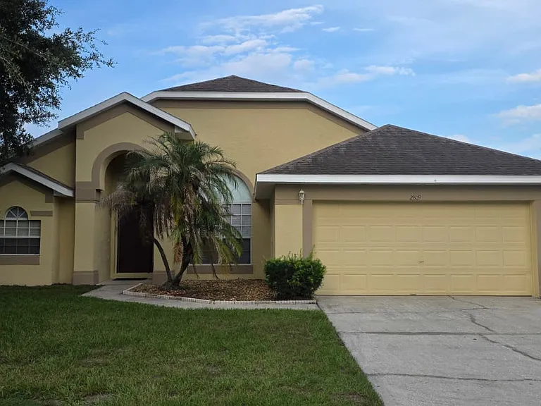 2809 Berkshire Cir — Photo 2