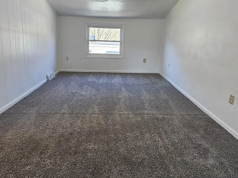 4660 Darrow Rd — Photo 25