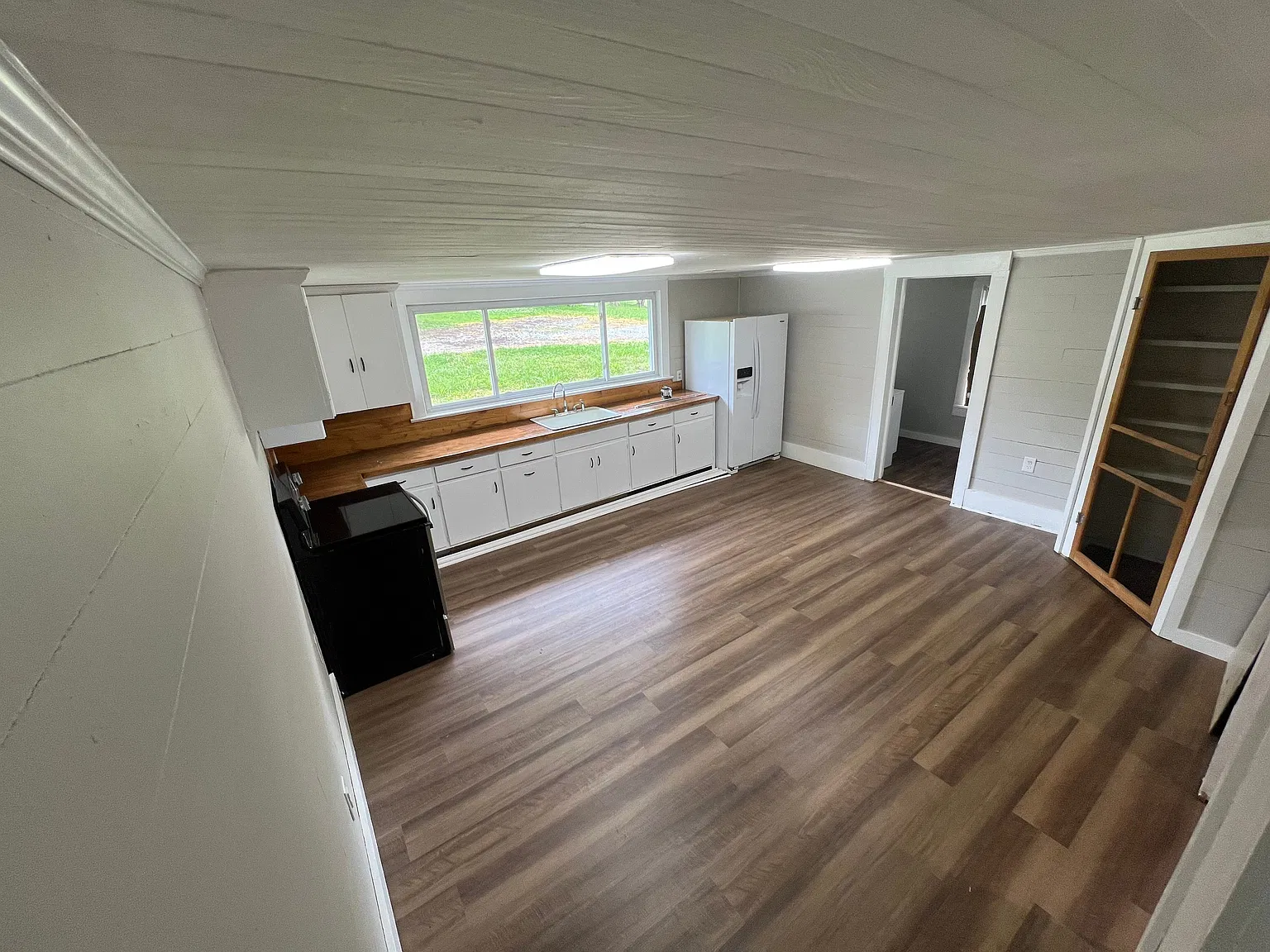 5 bed, 1.0 bath, 2000 sqft, $1,900 — Photo 1