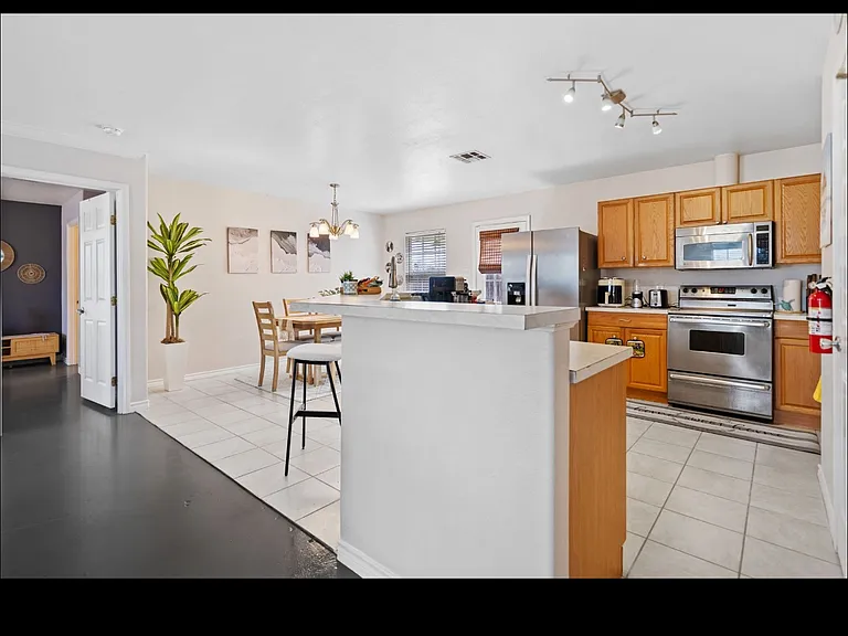 813 Oriole St — Photo 14