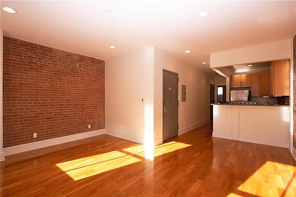 Rented by R New York | media 26