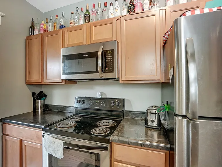 350 Volkert Ave — Photo 6