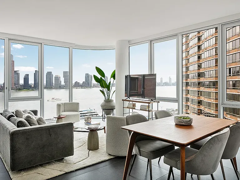 650 1st Ave #PHH — Photo 4