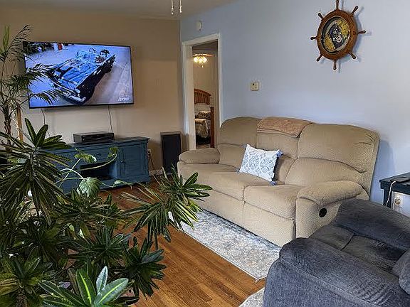 4th image of 115 Benjamin Ave