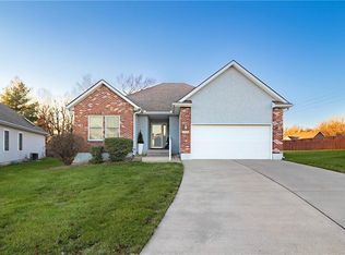 1120 SW Hoke Dr, Lees Summit, MO 64081