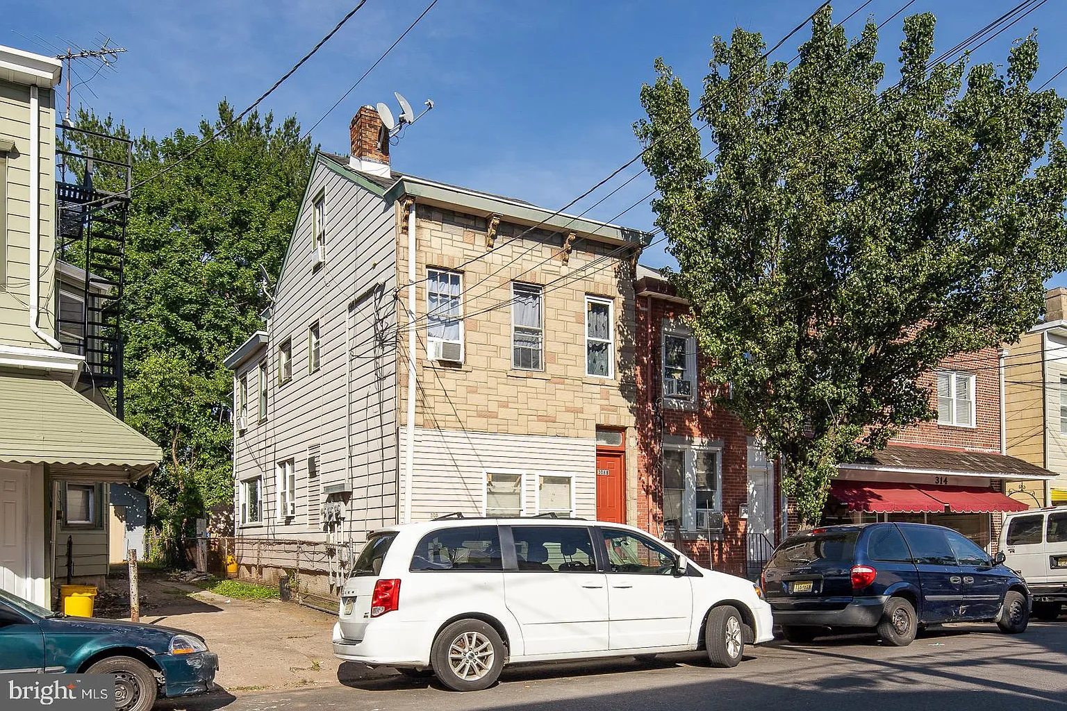 308 Hudson St photo 1