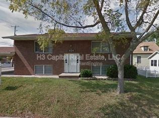 806 Olive St APT 1, Highland, IL