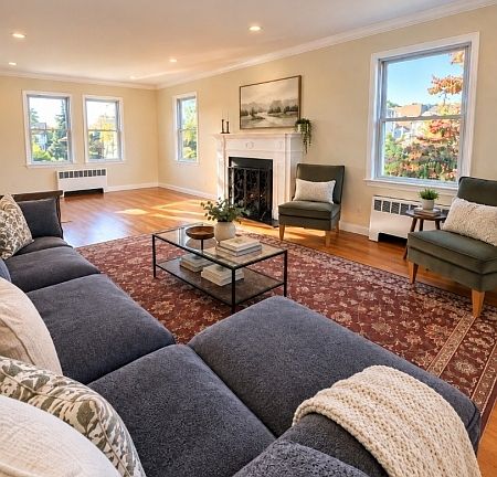 2nd image of 696 Clinton Pl #2