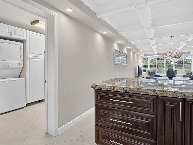 6061 Balboa Cir #206 — Photo 26