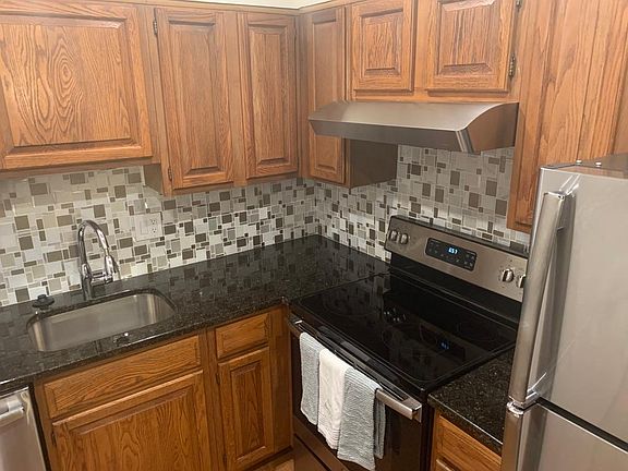 4th image of 2511 Arlington Blvd APT 102