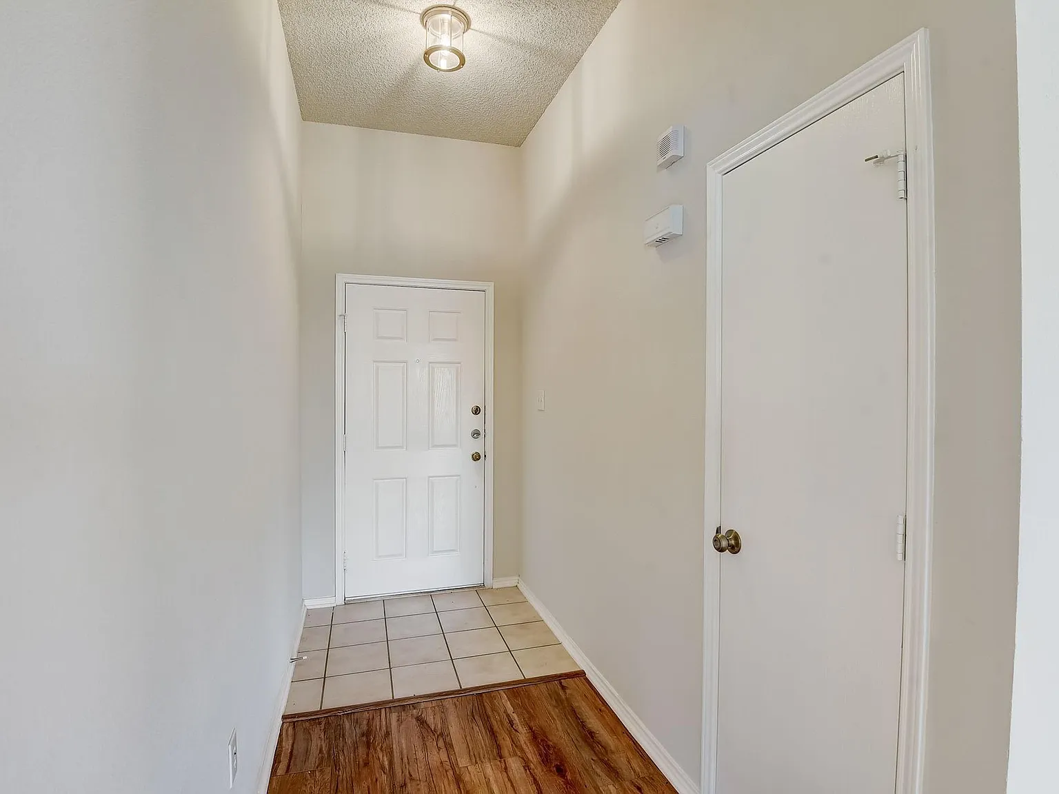 3 bed, 1621 sqft, $2,400 — Photo 2