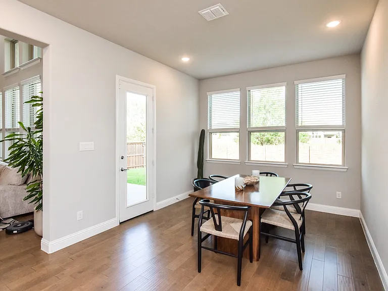 2516 Maidenhair Rd — Photo 10
