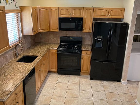 2nd image of 12 Cardinal Ln Floor 2