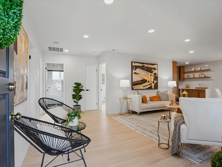 1630 Nicholas Dr — Photo 7