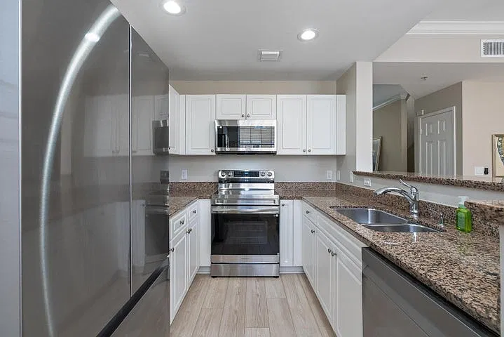 3 bed, 1890 sqft, $6,495 — Photo 4