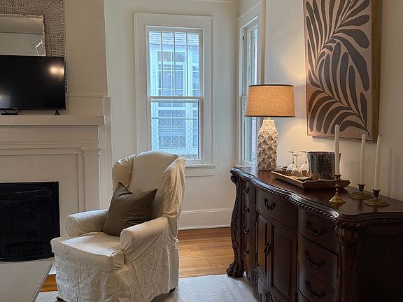 4th image of 2001 Hampton Ave