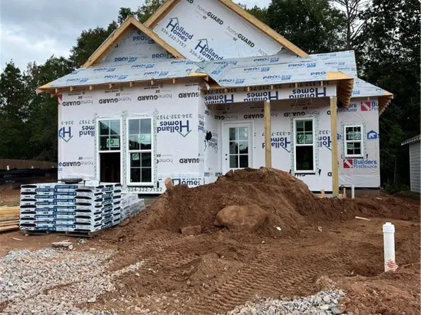 1095 Woodland Ln, Opelika, AL 36801
